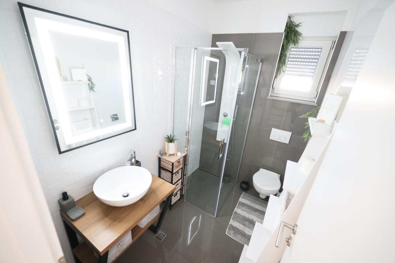 Villa Tia With Heated Pool & Jacuzzi Murvica  Eksteriør bilde