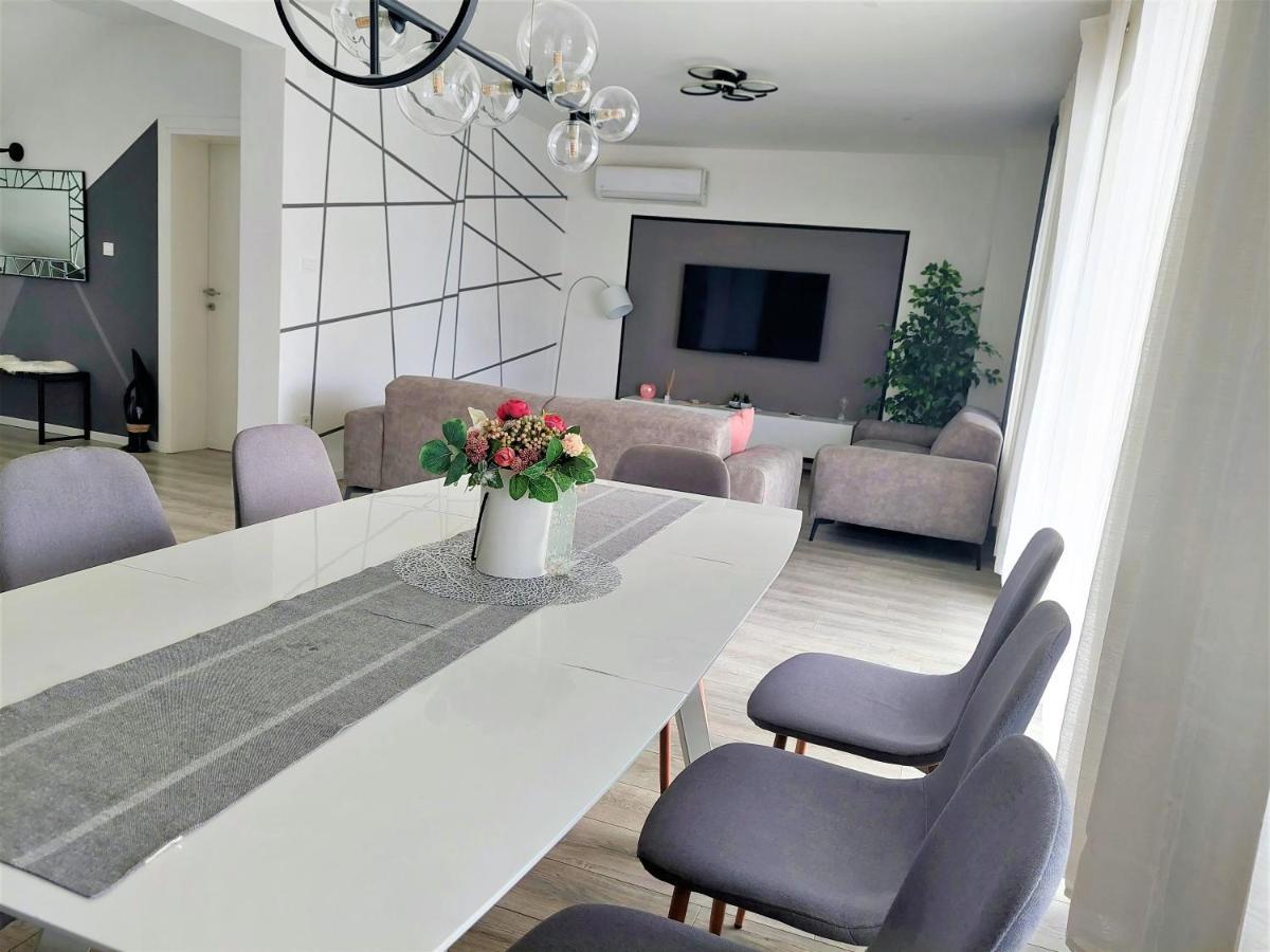 Villa Tia With Heated Pool & Jacuzzi Murvica  Eksteriør bilde